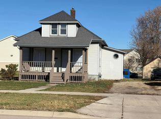 816 Elm Ave W, Waseca, MN 56093