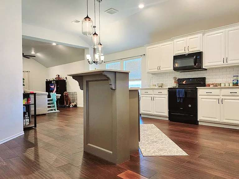 18600 Luna Dr — Photo 19
