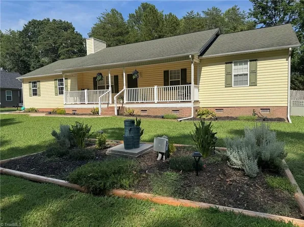 635 Charles St, Rockwell, NC 28138