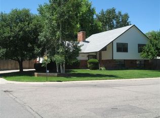 7518 W Frost Dr, Littleton, CO 80128
