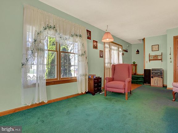 4th image of 36 Franklin Dr