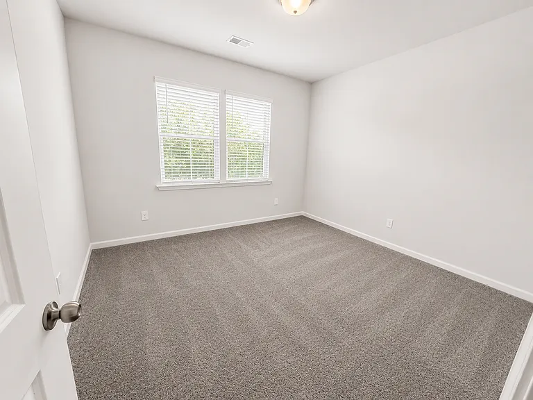 717 Isleworth Ln — Photo 18
