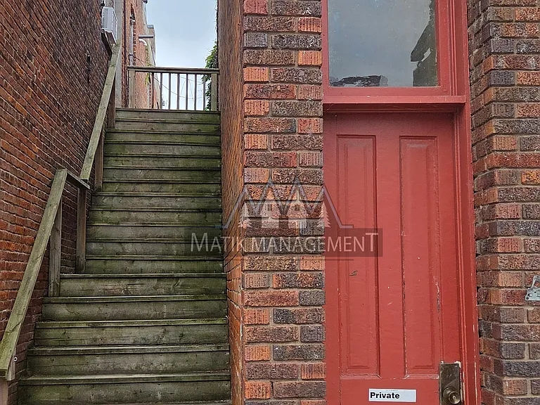 143 Main St W #1/2 — Photo 5