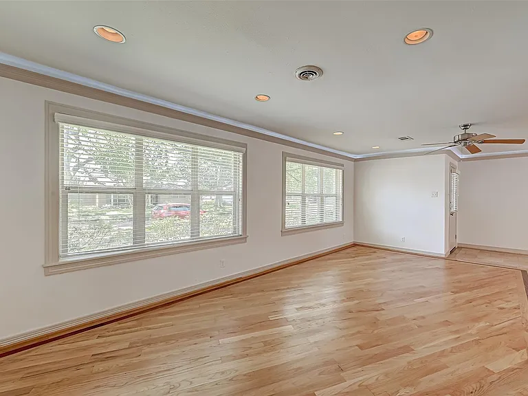 5611 Briarbend Dr — Photo 12