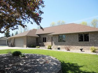 901 Nightingale Ct, Pulaski, WI 54162