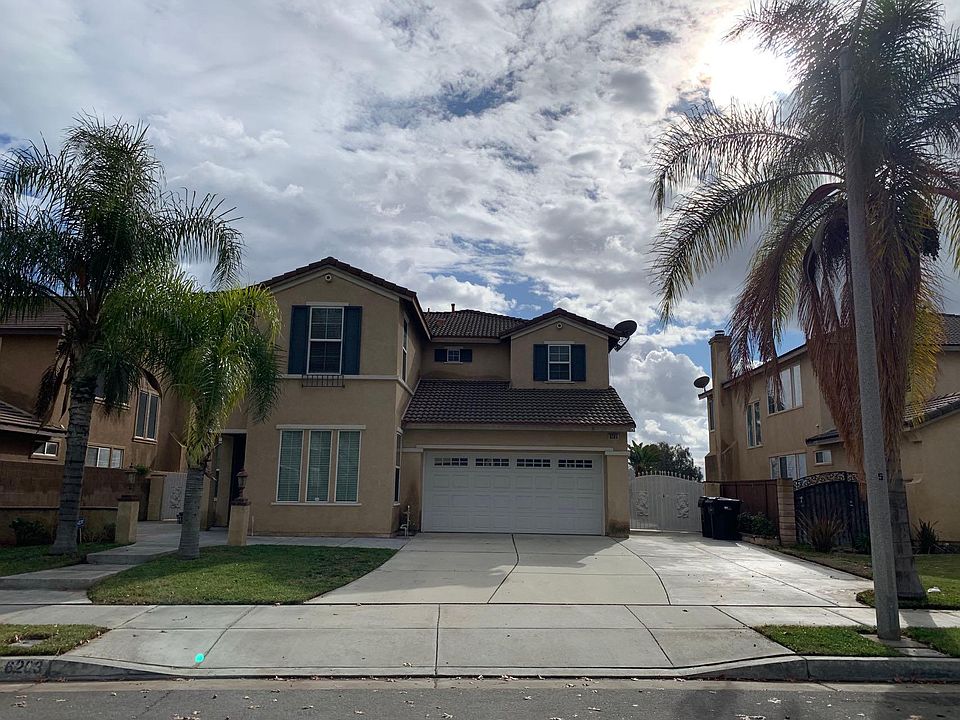 Front Yard
2-Storey