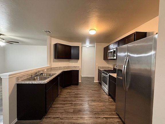 4th image of 1017 N Pheasant Way