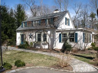 27 Mohegan Dr, Chappaqua, NY 10514