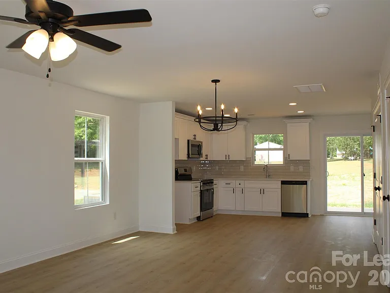 574 W Park Ave #A — Photo 9