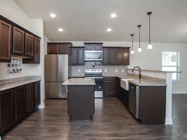 5189 Peach Dr, Pace, FL 32571