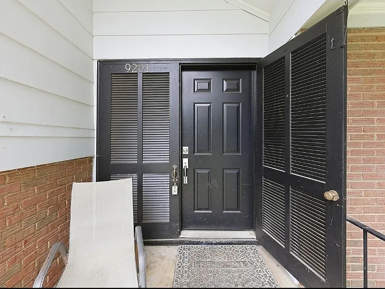9201 Sandburg Ave — Photo 2