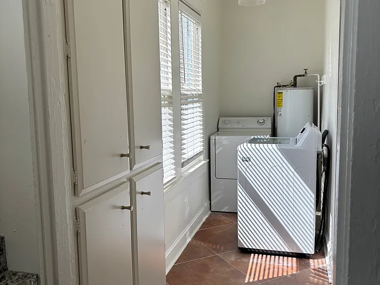 2052 Dauphin St #B — Photo 9