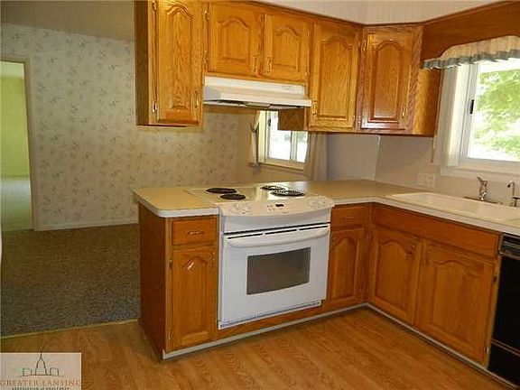 3rd image of 15090 Pinehurst Dr