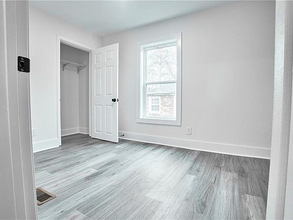 4th image of 184 Scott St NW