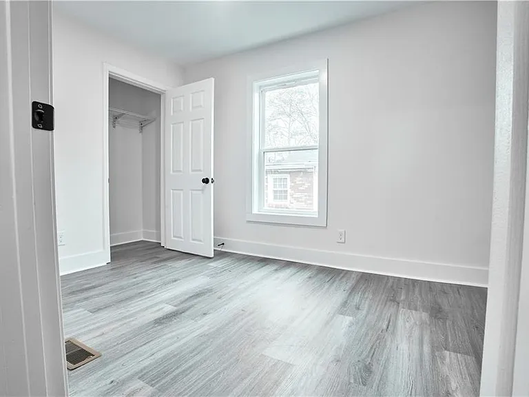 184 Scott St NW — Photo 4