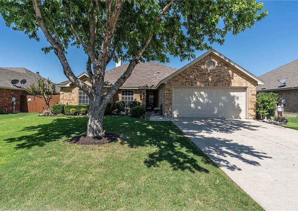 1st image of 421 Willow Vista Dr
