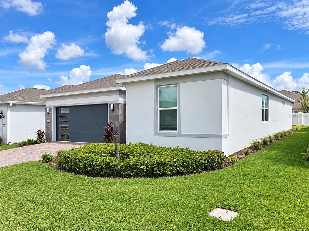 3 bed, 2.0 bath, 1960 sqft, $3,995 — Photo 3