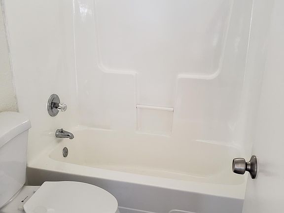 4th image of 153 Donna Dr