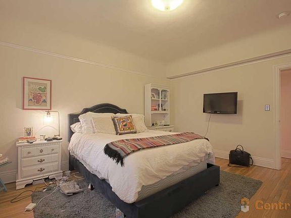 3rd image of 1920 Sacramento St #111