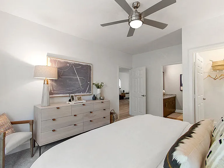 Spacious en suite bedrooms fit king size bed