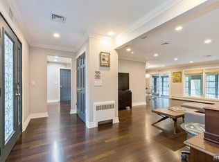 11 Fieldstone Ct, Woodcliff Lake, NJ 07677