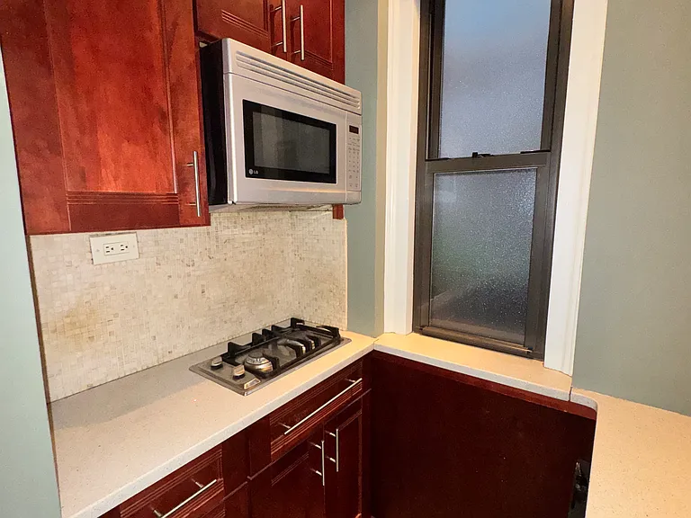 22 Grove St #1F — Photo 10