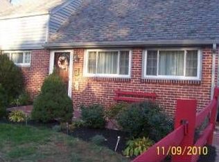 834 Bobwhite Ln, Secane, PA 19018