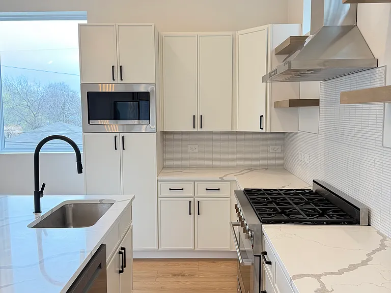 2203 Hondo Ave #203 — Photo 7