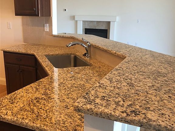 4th image of 8 New Heron Dr