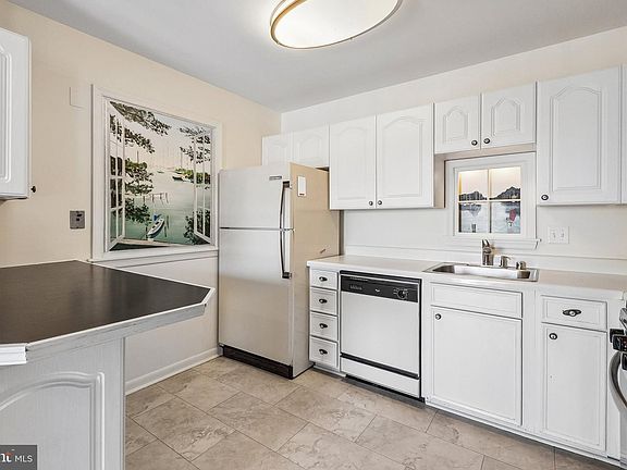 2nd image of 765 Fairview Ave