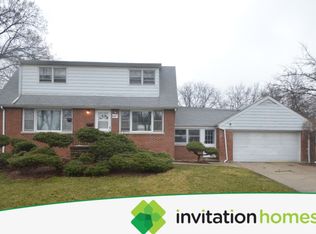 847 8th Ave, Hoffman Estates, IL 60525
