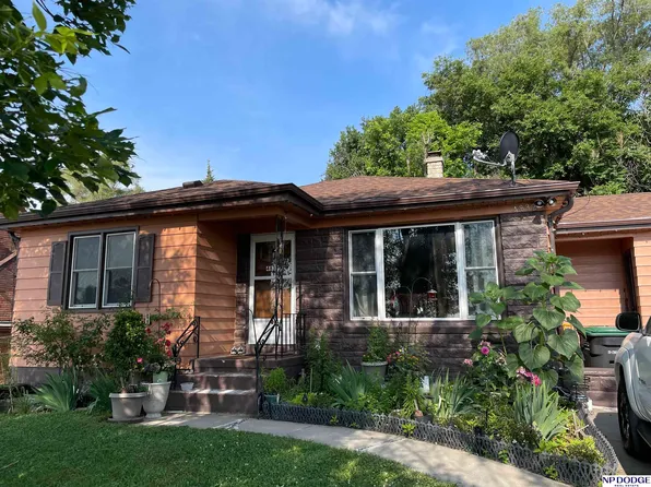 4832 S 13th St, Omaha, NE 68107