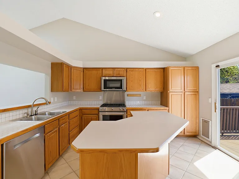 4827 Herndon Cir — Photo 6