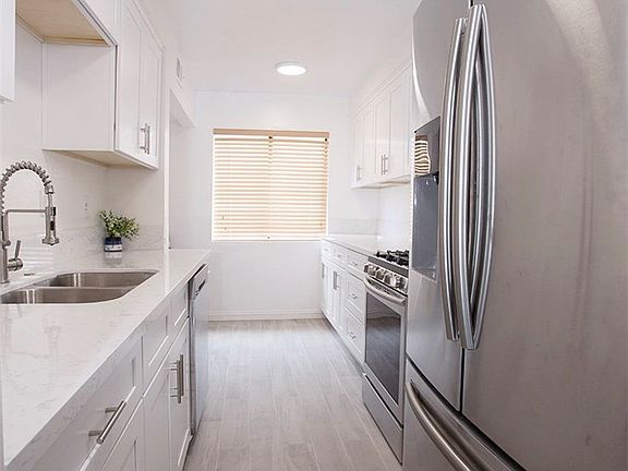 5th image of 598 W Huntington Dr Unit A
