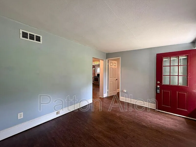 2 bed, 1.0 bath, $1,350 — Photo 4