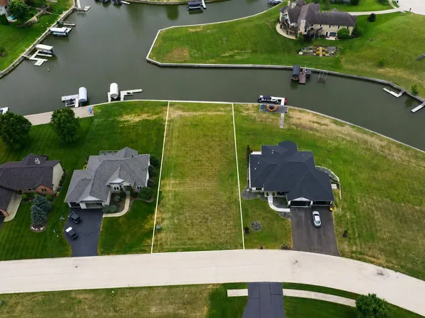 1261 Summerland Ky, Machesney Park, IL 61103