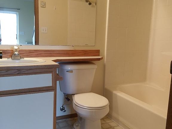 3rd image of 916 W 4th Ave APT A