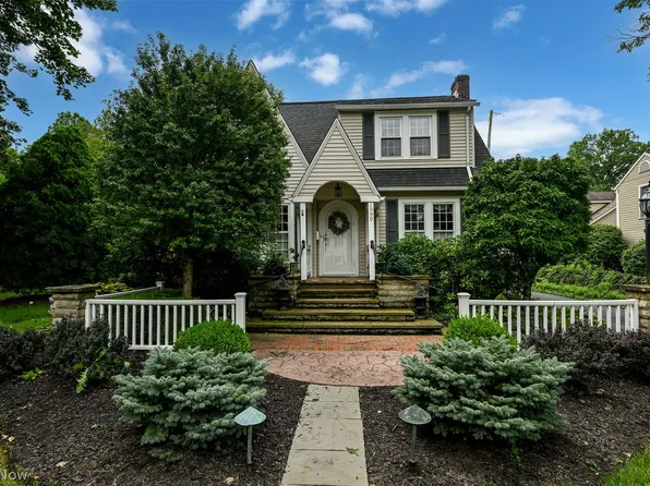 1990 Wiltshire Rd, Akron, OH 44313