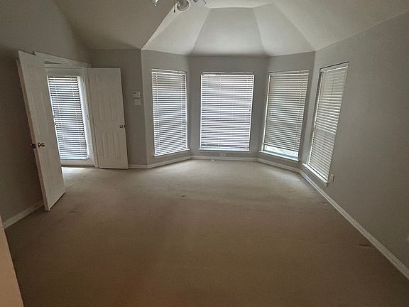 3rd image of 3521 Bainbridge Ln