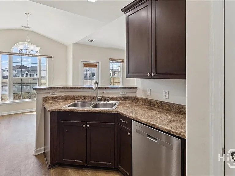 117 Greyfield Cir — Photo 9