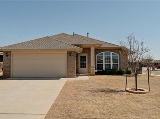 2512 Fawn Run Xing, Norman, OK 73071