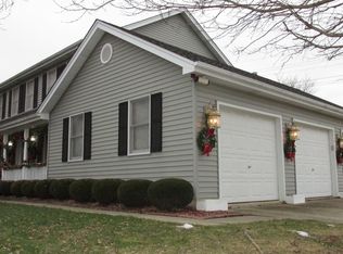 545 Sioux Dr, Batavia, IL 60510