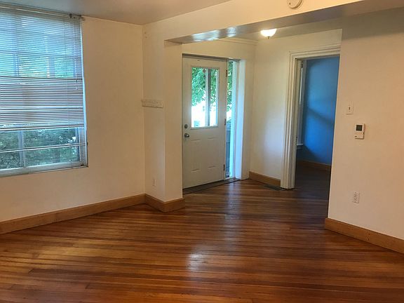 Livingroom / Front door