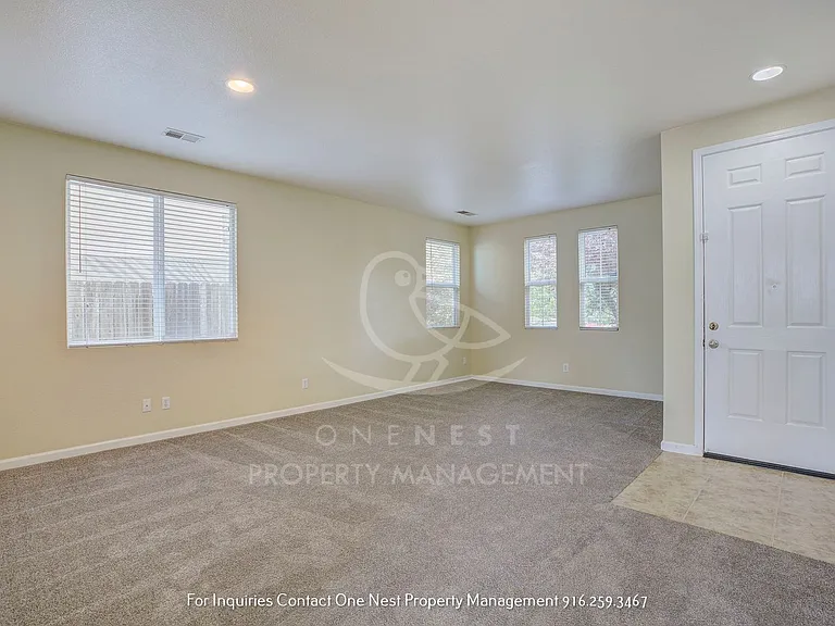 1746 Barney Ave — Photo 3