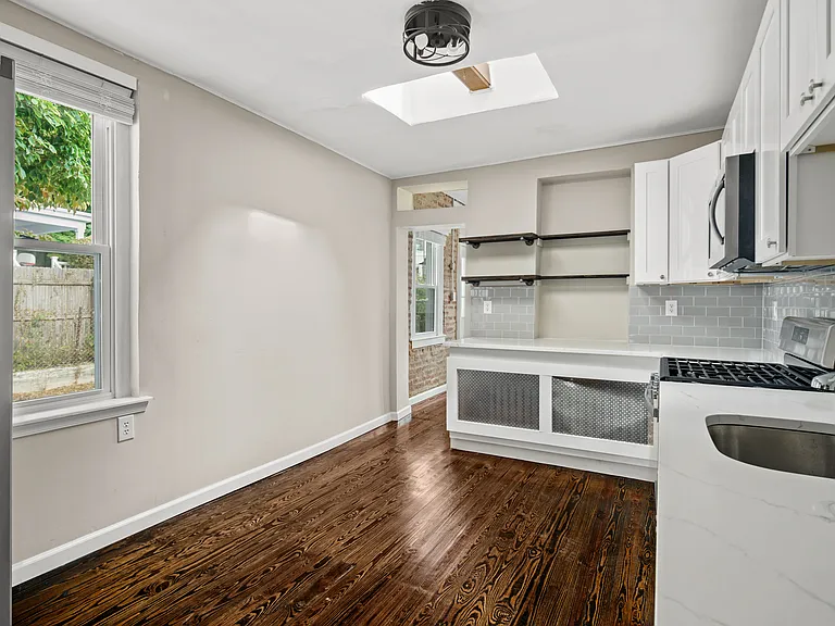 127 Seville St — Photo 8