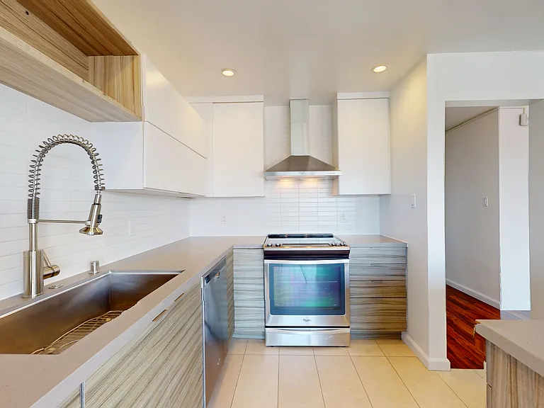2642 Greenwich St #102 — Photo 3