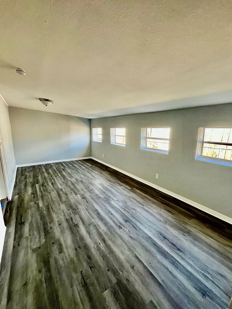 Spacious Remodeled 6BR/1BA Home with Fenced Backyard in Winter Haven! — Photo 2