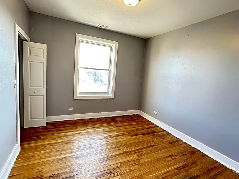 3522 W Grenshaw St #3F — Photo 5
