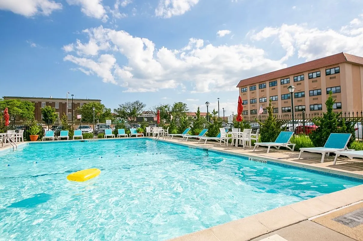 2 bed, 1.5 bath, 1100 sqft, $3,600 — Photo 3