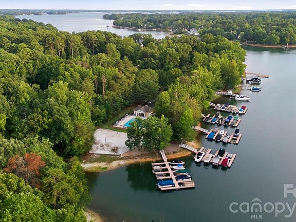 5th image of 133 Lake Pine Rd